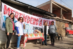 AUTORIDADES DEL CONSEJO DE FARMACÉTICOS DE JUJUY JUNTO A DELIA VARGAS DE MERENDERO A PULMÓN.